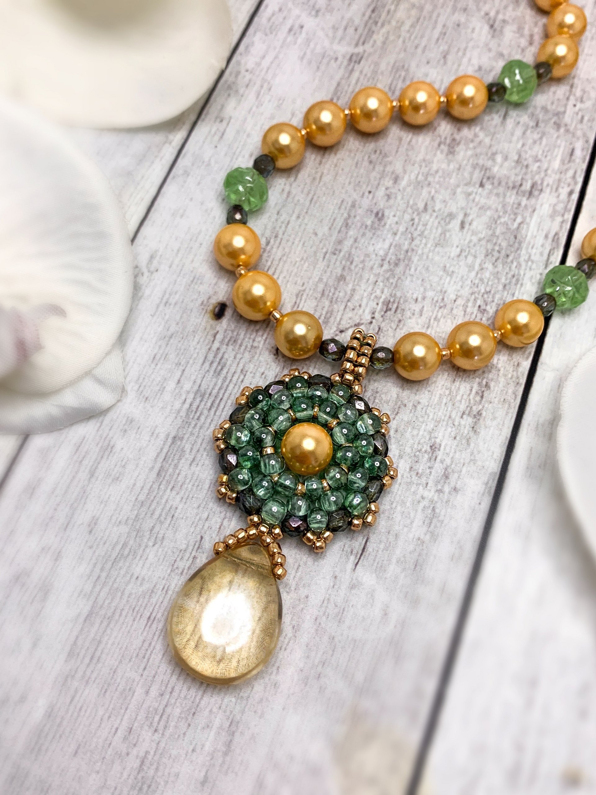 Majesty Beaded Necklace and Earrings Set - Yellow product image (6)