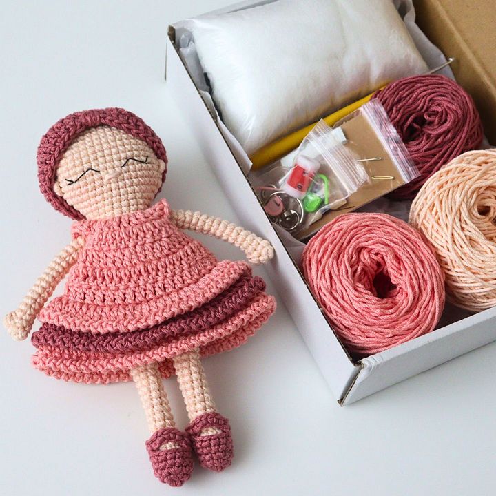 Cuqui’s Greta Crochet Kit – Everything you need to crochet your own doll product image (1)
