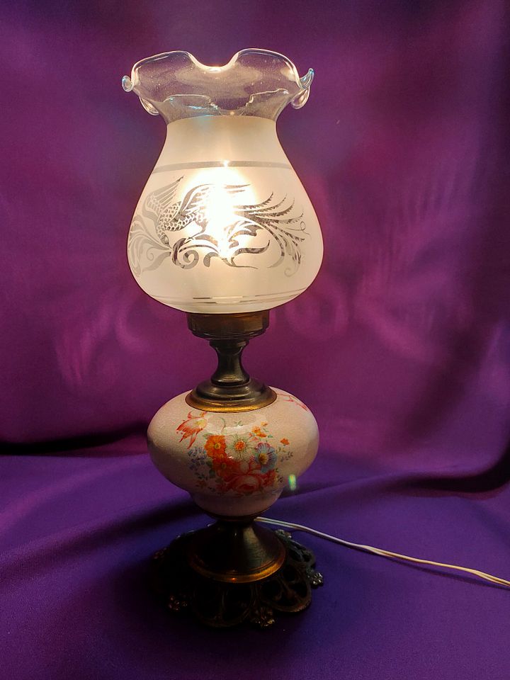 Peça única e elegante de iluminação, candeeiro de mesa vintage, design encantador, flores, pássaro, item de decoração único product image (1)