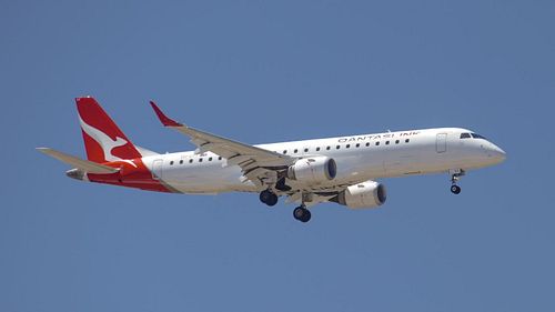 QantasLink E190 Making an Rare Visit to Perth Airport while helping out with the QantasLink Strike Action in Perth (Top lit 🤦...