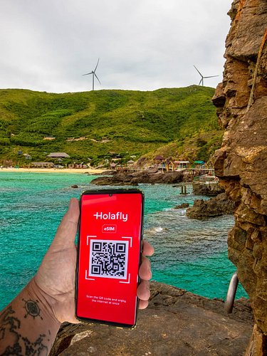🌊 Vietnam's hidden gems + unlimited data = perfect combo!

Showcasing @holafly_esim at this stunning Vietnamese coastline wit...