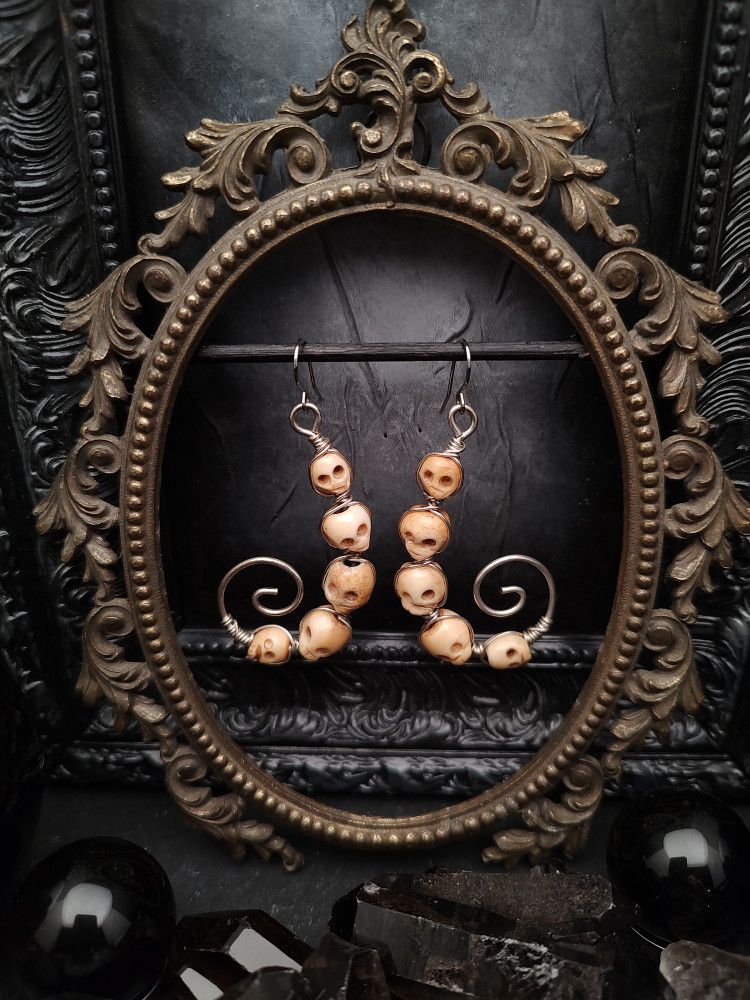 Earrings Bone Vault - Spiral Skulls Epic product image (2)