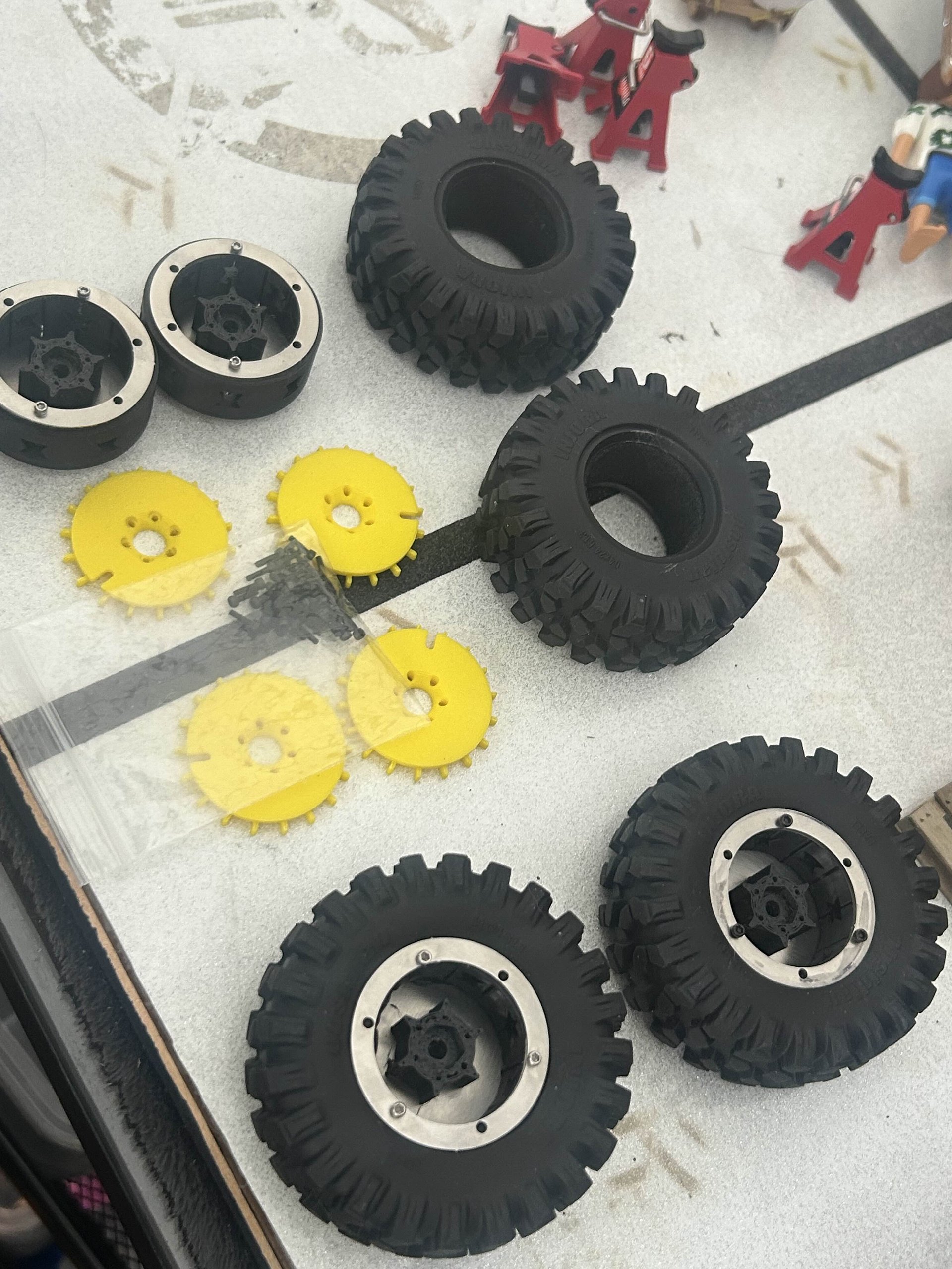 Coop 1.3 Wheels / Injora tires product image (3)