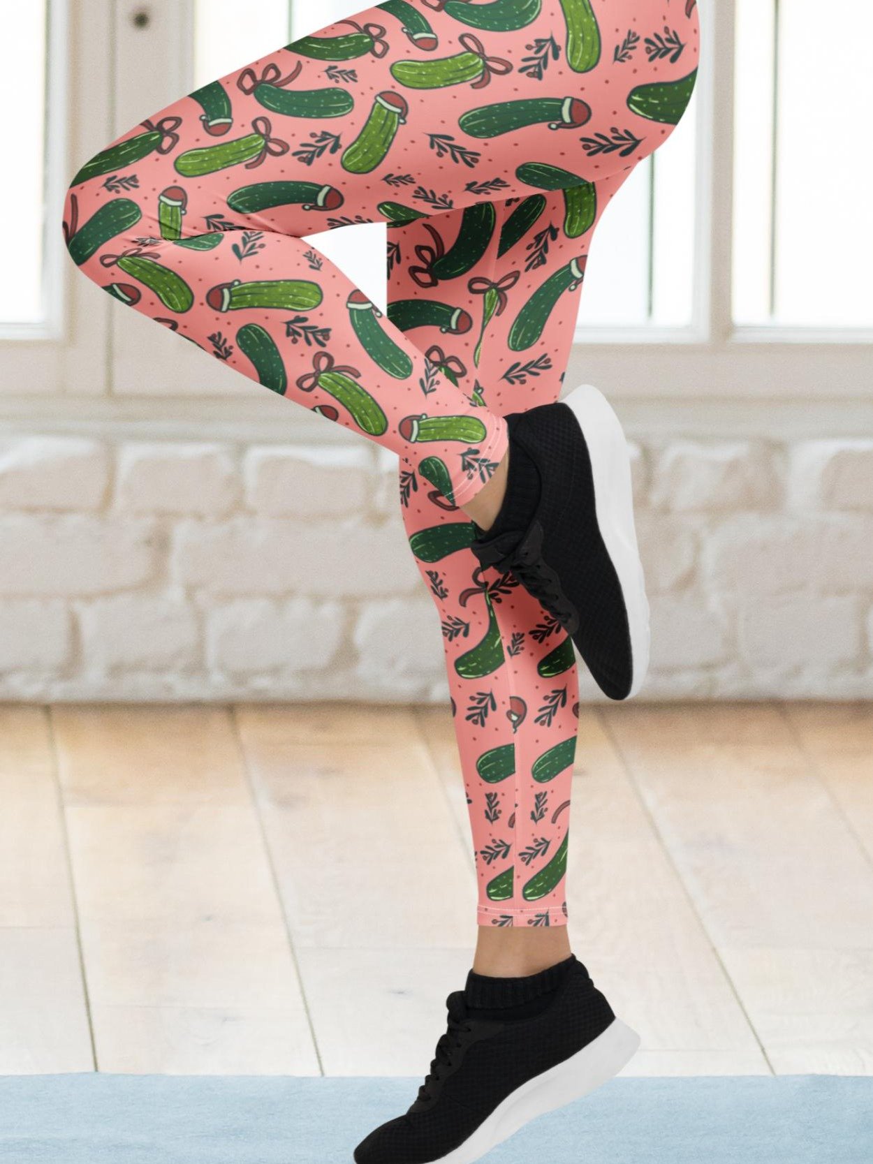 Christmas Pickles Pattern Leggings, Pink product image (1)