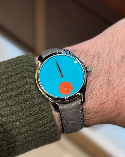 📸 H. Moser & Cie, Endeavour Pop Collection

Which of these new releases with stone dials is your favourite? 

#moser #hmoser ...