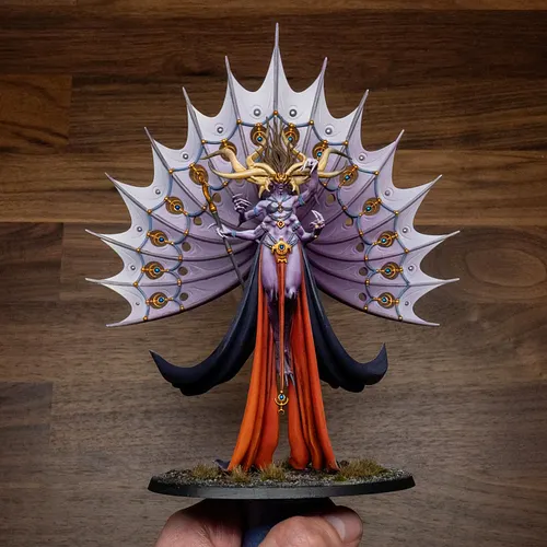 Finished my second Warhammer mini of the year! Dexcessa, the Talon of Slaanesh. 

#dexcessa #warhammer #wargaming #aos #ageof...