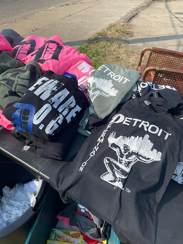 Young dude drove up today bought a shirt and said he’s feeling that #DetroitDetermination I  never really promoted that logo ...