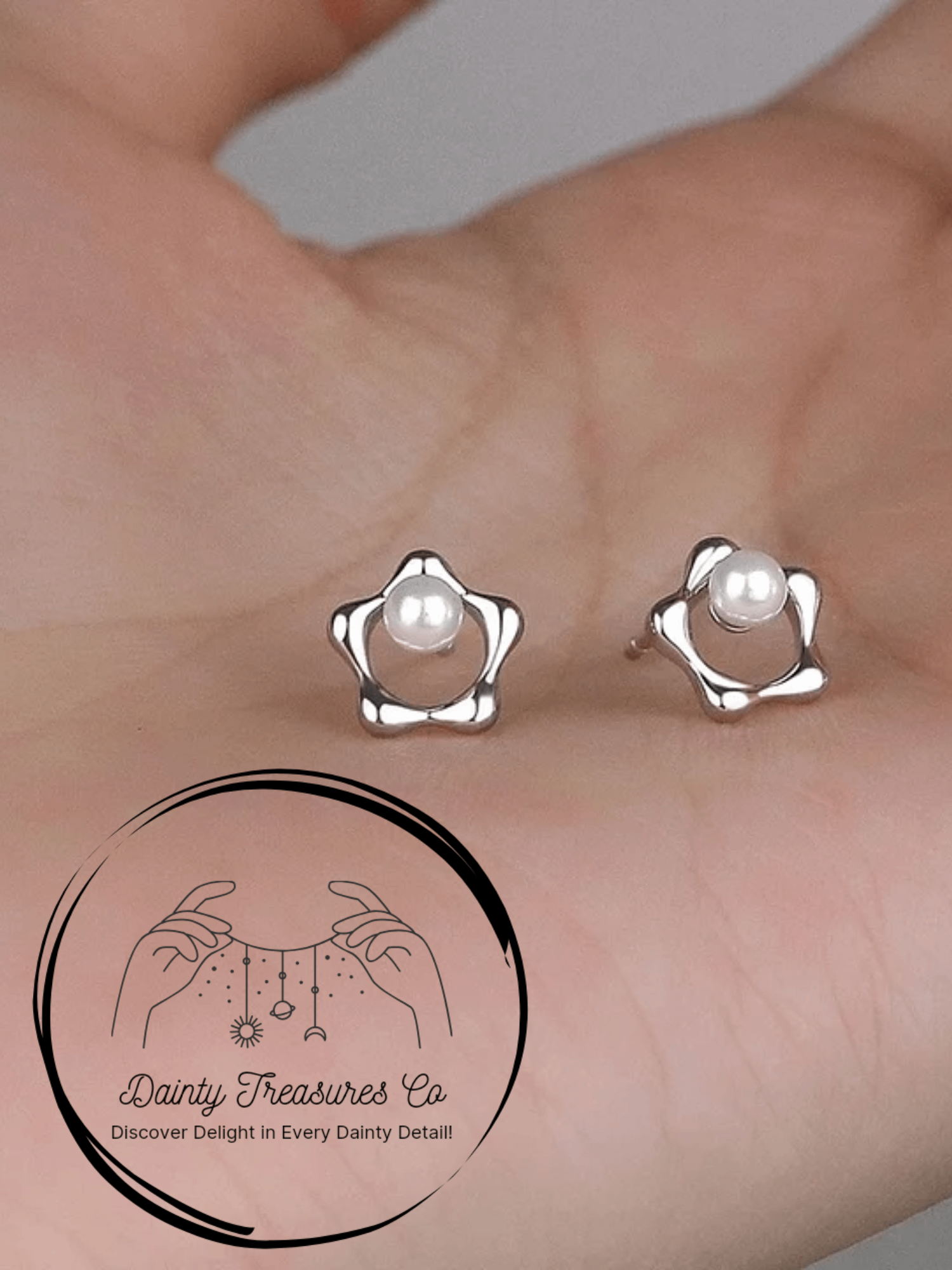 Hollow Star & Pearl Stud product image (1)