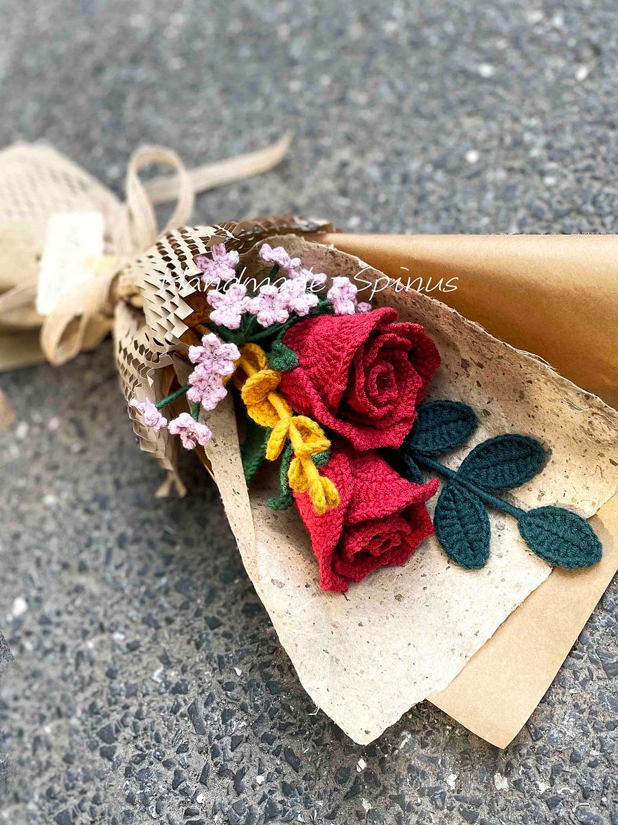 Confessions of Red Roses Crochet Knit Bouquet product image (5)