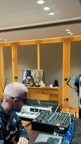 OUT NOW @mortenofficial @davidguetta 

Track iD : MORTEN x David Guetta • Lucky