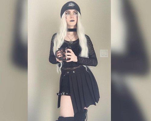 Do y’all mind one more Sable Adjacent pic? This fit is like revenge to me 🤍🕸🔮