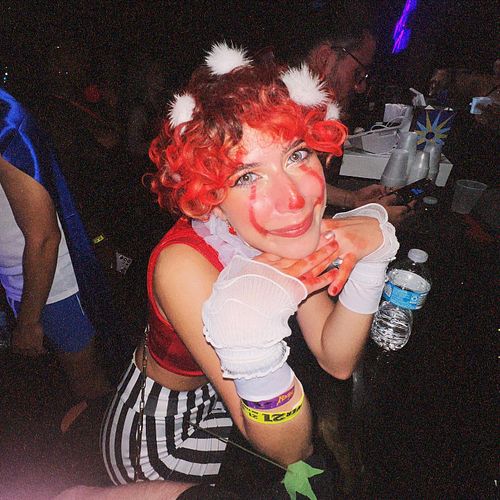 orlando🤝🏻las vegas
same costume different F🤡NT