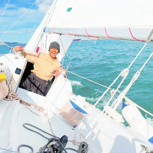 What’s it like living on a 25ft racing sailboat with no proper kitchen or toilet? ⛵️🍳🚽
Better than anything on land. 🌊⚓️🔥

#s...