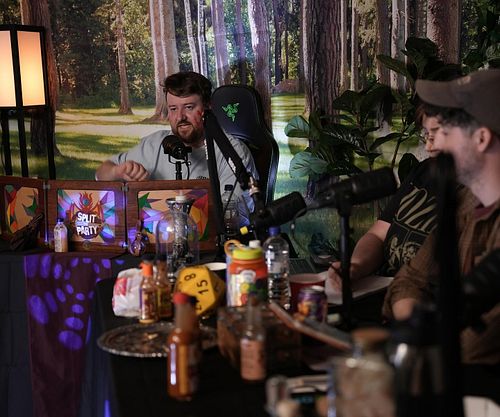 Our final IRL game for the weekend! Plenty of hot sauce left to share, plenty of punishments left to deliver 🫡