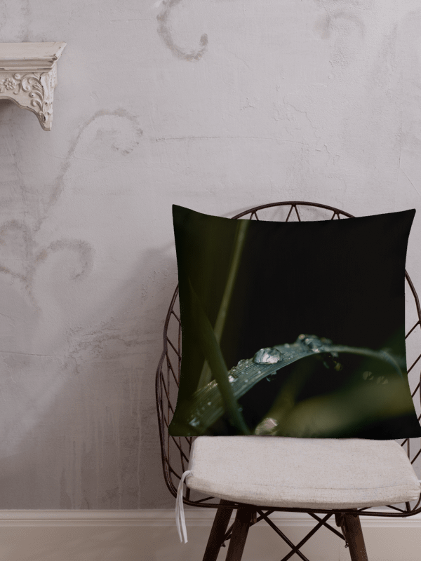 Premium-Kissen - Tautropfen auf Blatt product image (1)