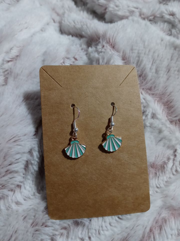 Boss momma seashell earrings product image (1)