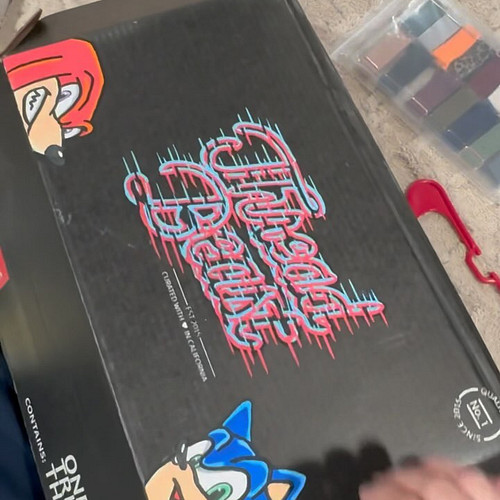 ustomizing a @threadbeast MysteryBox 📦with Posca paint Markers 🎨

Code “Nicholas25” for 25$ off your first box!! 

Follow me ...