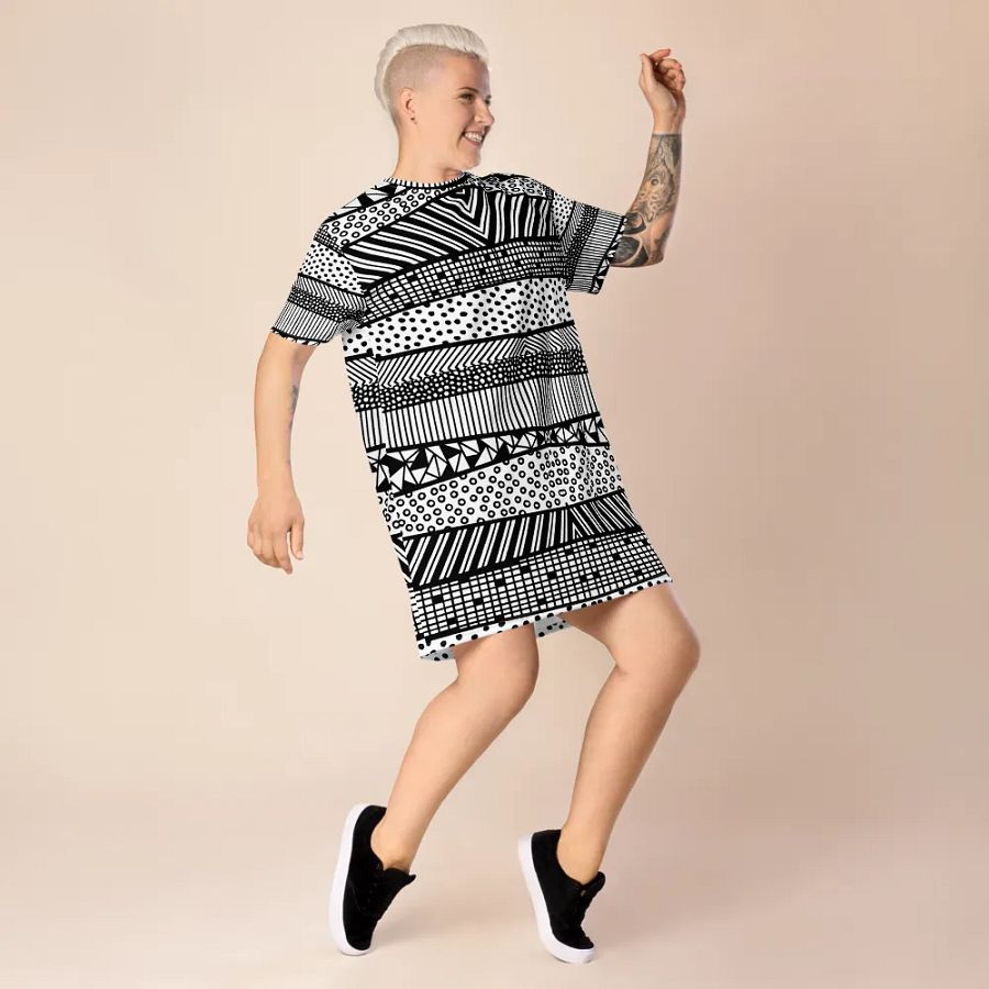 Modern pattern in black and white T-Shirt Dress product image (7)