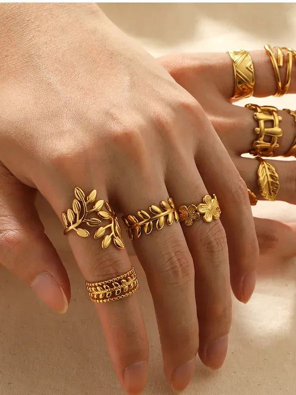 Golden Laurel Ring product image (2)