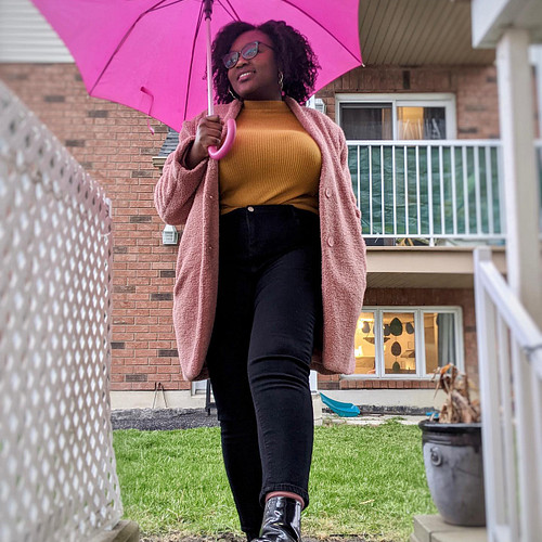 Outfit of the week ☂️
•
#pinkumbrella #pinkisthenewblack #pinkismyfavoritecolor #rainyday #quarantinelife #pictureoftheday #b...