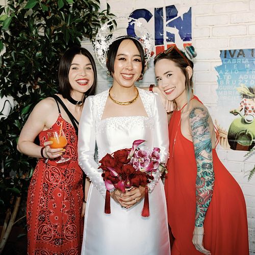 POV: you’re at a @clubmesh wedding with DJ sets by @dialjess @misschessknight @bouncecastle @thefuzzz and the bride 😉

📸 Wedd...