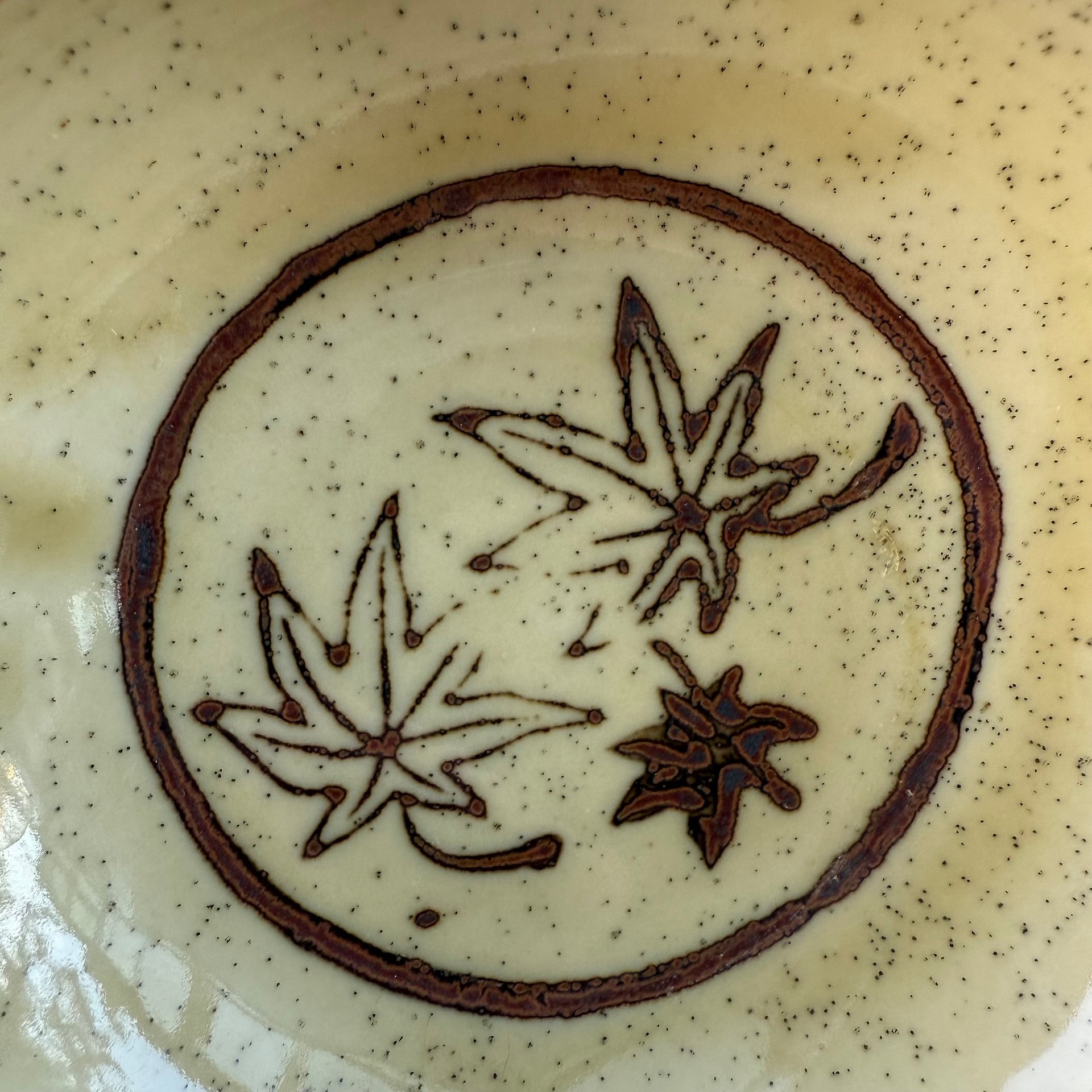 🎎 Japanese Ceramic Bowl with Momiji Maple Leaf Design – Everyday Useware – Japan Antique Roadshow product image (3)