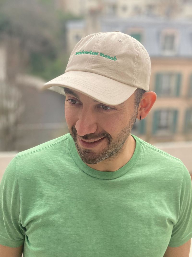 Windowless Monad Hat
