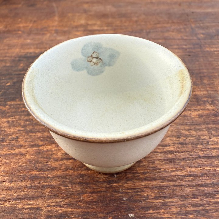 🎎 Small Japanese Sake Cup (Guinomi) with Bamboo Motif – Mid-Showa Era – Japan Antique Roadshow product image (2)