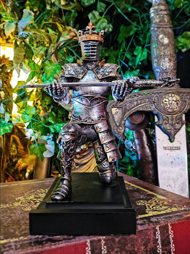 The Armored Kingdom Oathsworn Guardian Knight Stand Holder product image (2)