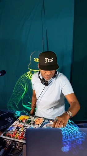 @djaytiger Rocking out on @reebootradio with his DJ brothers @mark00eaton & @thedjbrownhornet