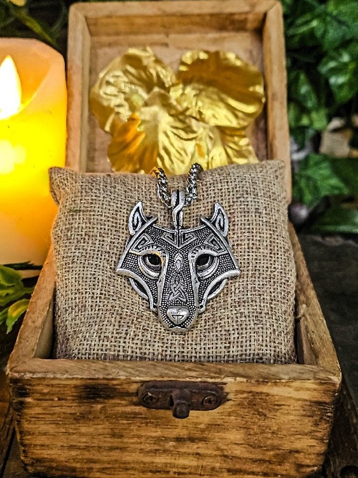 The Armored Kingdom Winterborn Silver Wolf Necklace product image (1)