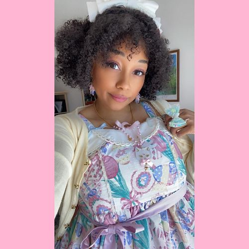 Just a cute lil Easter lewk with cute lil curls 🐰💕

#eglcommunity #angelicpretty #kawaiifashion #blacklolita #jfashion #eglfa...