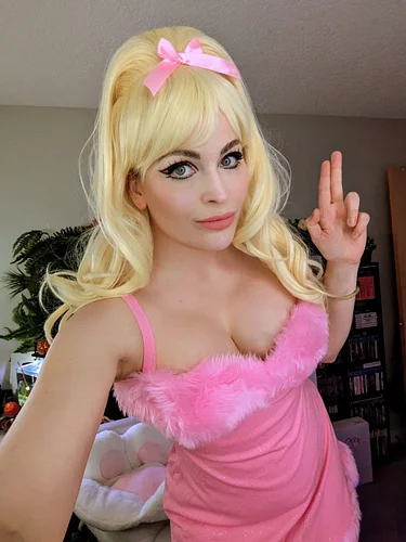 Guess who I am? ☠️🎃👹
And from what movie??

I'm live right now, wanna hang?