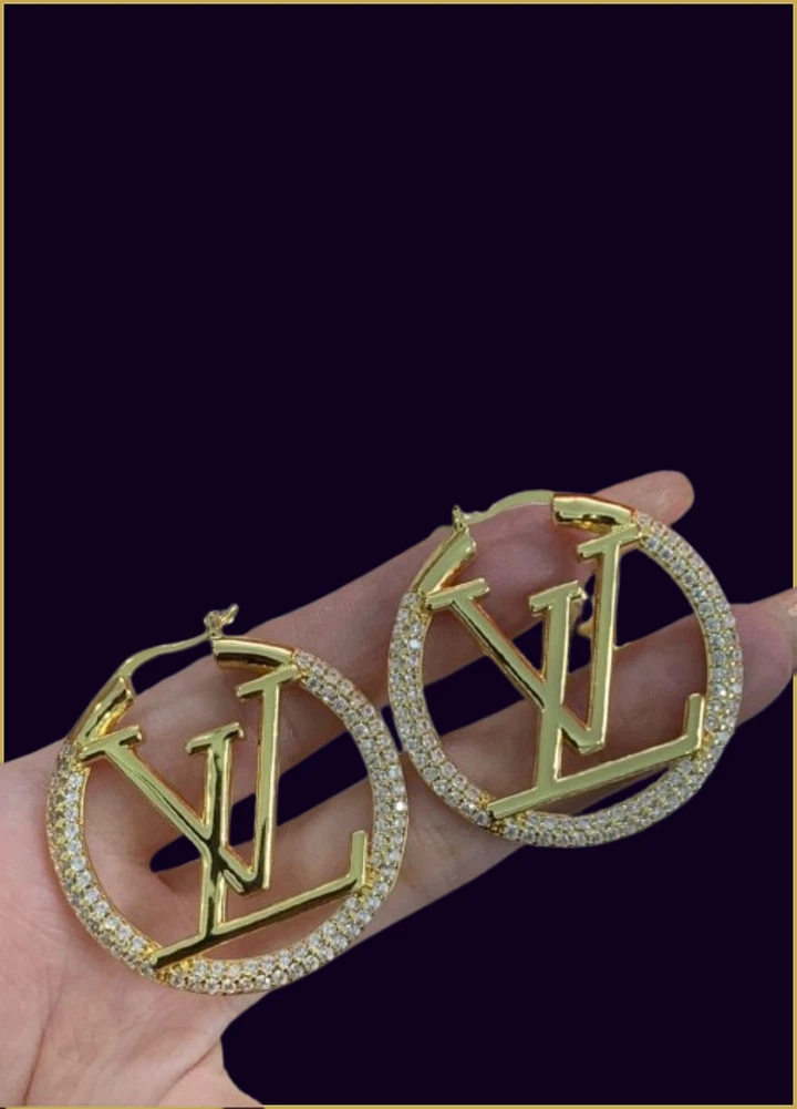 L. VIBE FASHION DECOR GOLD LETTER RHINESTONE HOOPS product image (1)