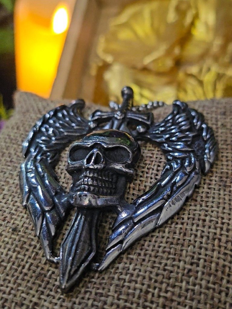 The Armored Kingdom Skullblade of Valor Necklace-with Winged Sword and Skull Design product image (2)