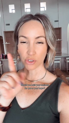 A founder asked me if she should niche down to make her business more attractive to a buyer.

My answer? Not yet.

First, exa...