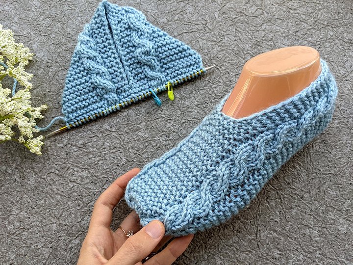 Flat Knit Cable Slippers Pattern product image (2)