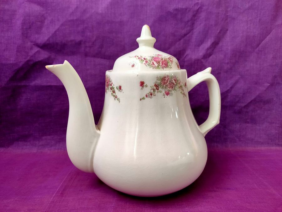 Bule Amélia - rainha de Portugal, Bule antigo com pequenas rosas, arranjo de rosas, século XIX product image (1)