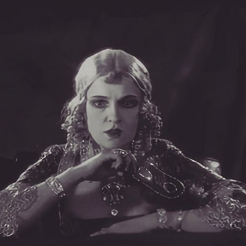 Cozy-spooky October set. *The Man Who Laughs (1928)* + Swoooon ambient remasters. **Premieres Wed 7pm PT.** Link in bio.

Voc...