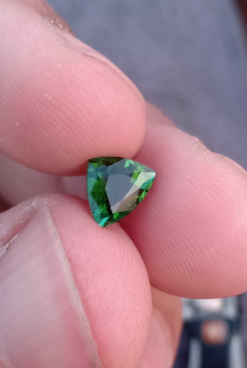 BRAZILIAN TOURMALINE TRILLION SHAPE GREEN COLOR LOOSE GEMSTONE, 1.10 CARAT product image (4)