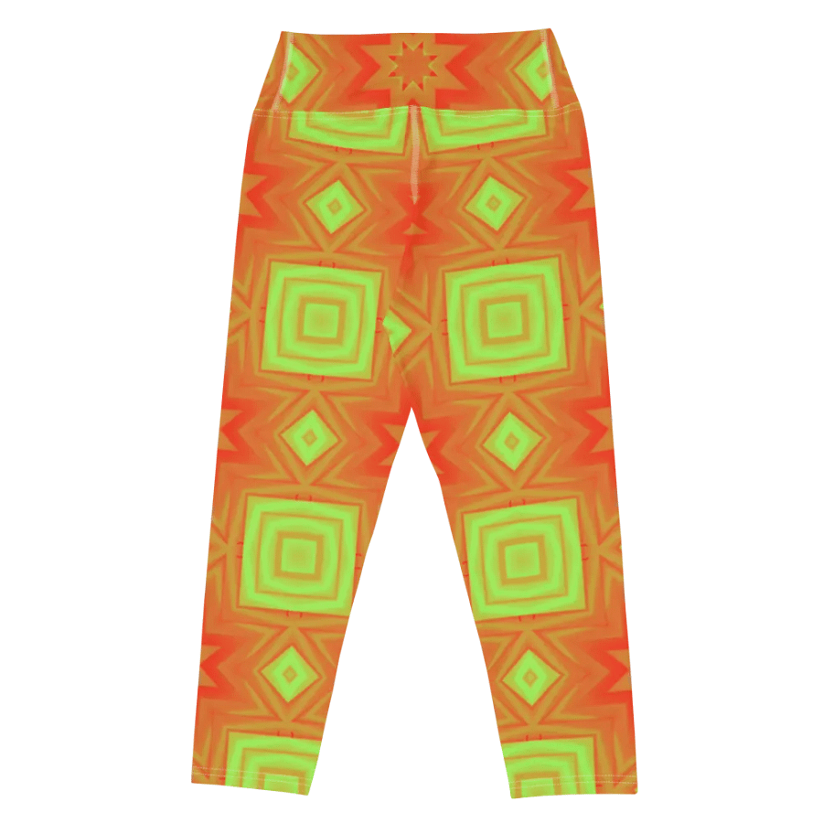 Graphic Gaze Capri Leggings product image (2)
