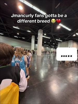 Waited 2 hours to meet @jmancurly 🙏 no hate I just think it’s crazy #vidcon #fyp #jmancurly 