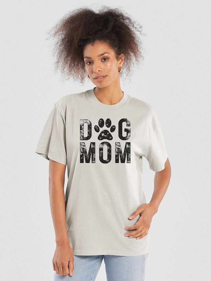 Dog Mom Graphic Tee – Ideal Gift for Dog Lovers product image (2)