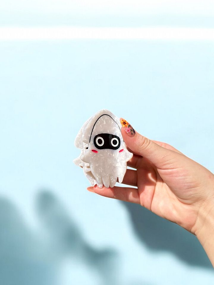 Blooper Hair Claw product image (1)