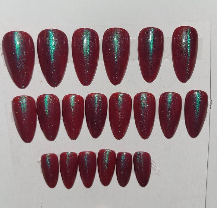 Cat Eye Effect Nail Set product image (1)