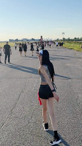 Gotta work for it if you really wanna see them 💀

#rogersstadium #blackpink #blink #blackpinktoronto #deadline #blackpinkdead...