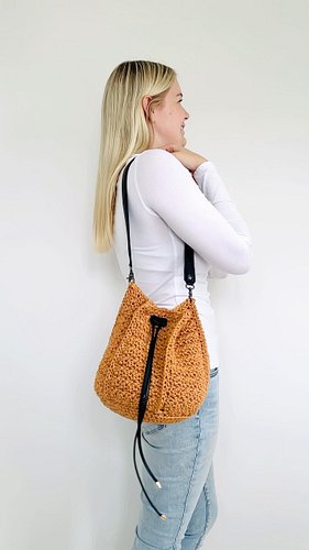 New free pattern! Comment ‘pattern’ and I’ll send you the pattern link 🥰

This beginner-friendly bag is super easy to make; j...