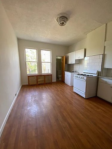 Ridgewood, Queens
$2500
One bedroom with an office 
Heat and hot water included
Second floor
Close to nearby Trains

Eukie
Re...