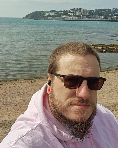 When you go to Devon to house and dog sit for the sister you have to get a selfie by the beach right? 

#beach #beachselfie #...