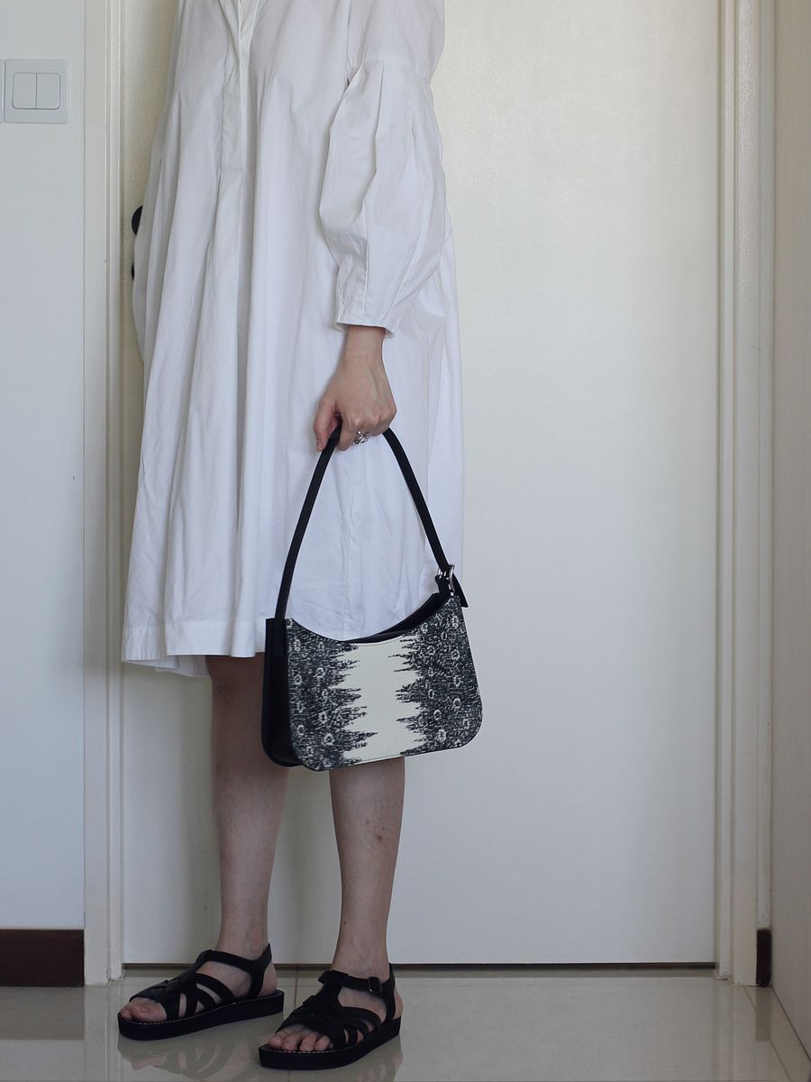 Lizard-embossed Leather Shoulder Bag – S product image (6)
